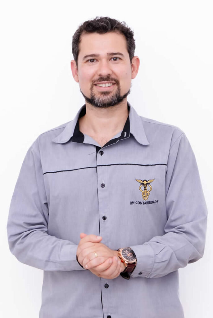 Profissional da DM Contabilidade em atendimento consultivo